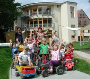 Mädchen und Jungen des Kindergartens der Einrichtung "Spielhaus" 