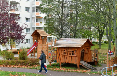 Spielplätze werden Montag noch nicht öffnen - Ein Kinderspielplatz an der Karl-Kegel-Straße in Freiberg.