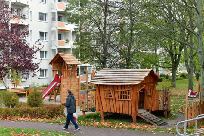Spielplätze werden Montag noch nicht öffnen - Ein Kinderspielplatz an der Karl-Kegel-Straße in Freiberg.