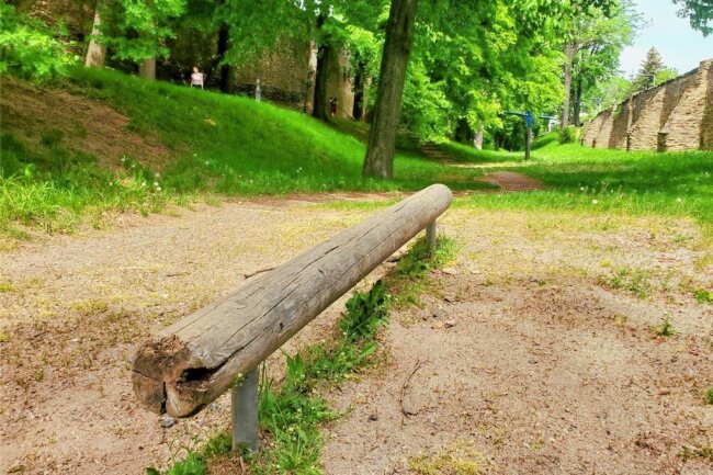 Spielplatz am Freiberger Donatsturm erhält neue Geräte und barrierefreien Zugang - In die Jahre gekommen: der Spielplatz am Donatsturm soll jetzt grundlegend saniert werden. 