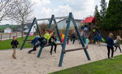 Spielplatz in Wiederau lädt zum Toben ein - Seit dem gestrigen Donnerstag können Mädchen und Jungen den erneuerten Spielplatz in Wiederau im Wohnbaugebiet Kirchenland endlich nutzen.