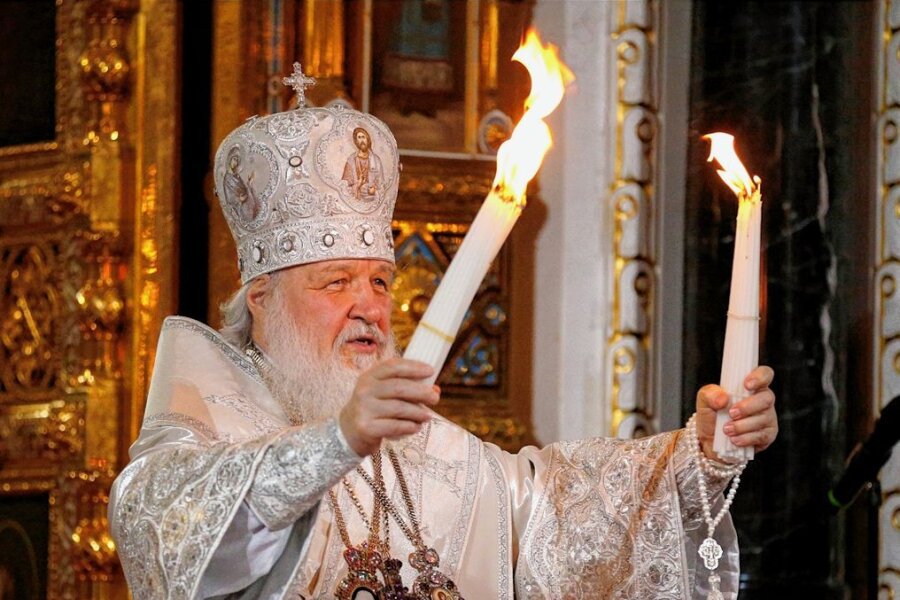 Spionierte der russische Patriarch Kirill I. für den KGB? - Patriarch Kirill, Oberhaupt der russisch-orthodoxen Kirche, verspricht russischen Soldaten im Falle ihres Todes im Ukraine-Krieg, dass "dieses Opfer alle Sünden wegwäscht". 