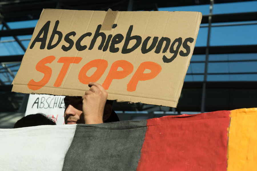Spontandemonstration in Dresden gegen Abschiebung einer Familie - 