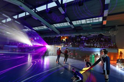 Sporthallen im Landkreis Zwickau: Das sind die zehn größten Arenen - Blick in das HOT-Sportzentrum in Hohenstein-Ernstthal. Die Halle steht seit September 2004 zur Verfügung. Hier ist Platz für 750 Zuschauer.