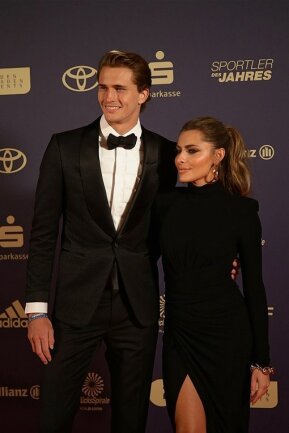 Alexander Zverev kam mit Freundin Sophia Thomalla zur Gala.