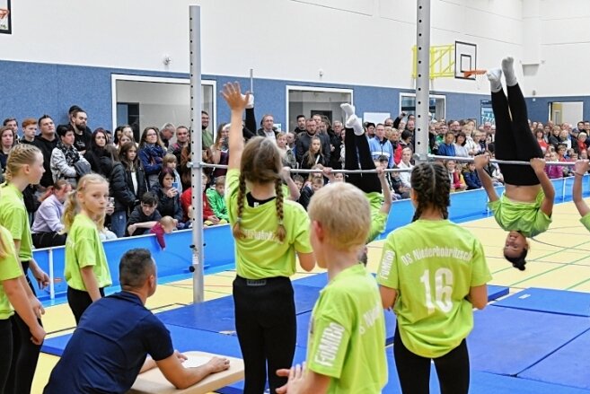 Sportler nehmen neue Halle in Niederbobritzsch in Besitz - 