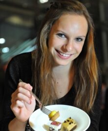 Sportlerwahl Sachsen: Nachwuchs-Asse der Region im Fokus - Kunstturnerin Sophie Scheder lässt sich das Dessert schmecken.