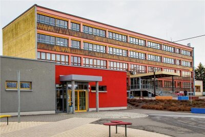 Sportplatz Eppendorf: Gemeinde hübscht Areal auf - Die Sitzung des Eppendorfer Gemeinderates findet im  Anbau der Heiner-Müller-Schule statt.