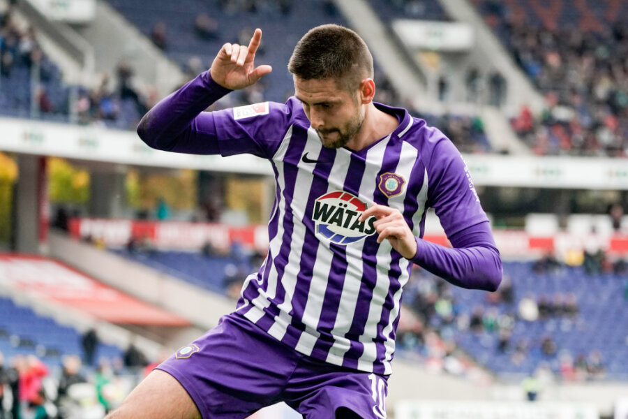 "Sportschau"-Zuschauer haben entschieden: Aue-Spieler Nazarov schoss Tor des Monats - Hat nun Grund zum Feiern: Dimitrij Nazarov vom FC Erzgebirge Aue.