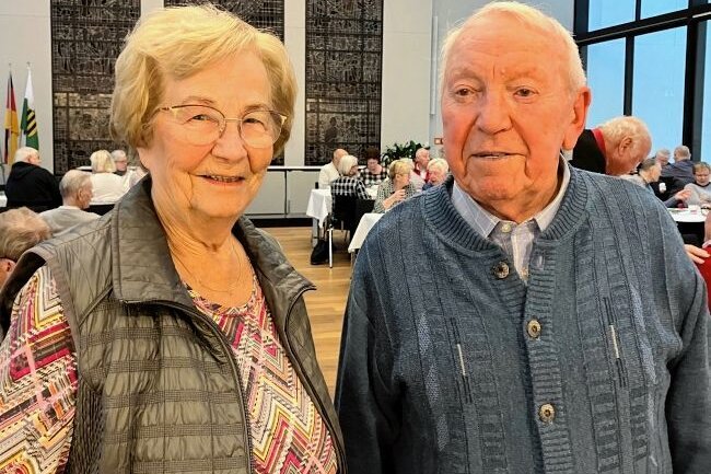 Sportsenioren: Wiedersehen im Ratssaal - Gisela Fischer und Günther Viebig waren die ältesten Teilnehmer des Seniorentreffens. 