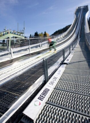 <p class="artikelinhalt">Skisprung-Ass Michael Uhrmann hat Riedels Anlaufspur auf der Olympiaschanze in Garmisch-Partenkirchen schon getestet. </p>