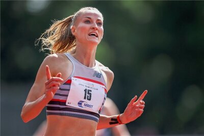 Sprinterinnen aus Chemnitz und dem Erzgebirge setzen früh Akzente - Corinna Schwab vom LAC Erdgas Chemnitz, eigentlich über 400 m unterwegs, siegte in ausgezeichneten 22,51 Sekunden über 200 Meter. 