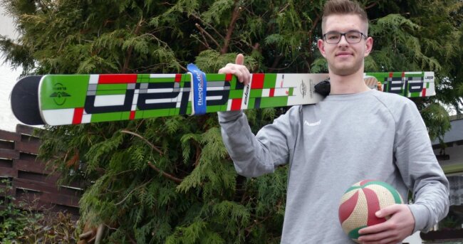 Seine Sprungski hat Nick Obendorf noch immer, doch den Fokus richtet der 18-jährige Borstendorfer nun auf den Volleyball. 