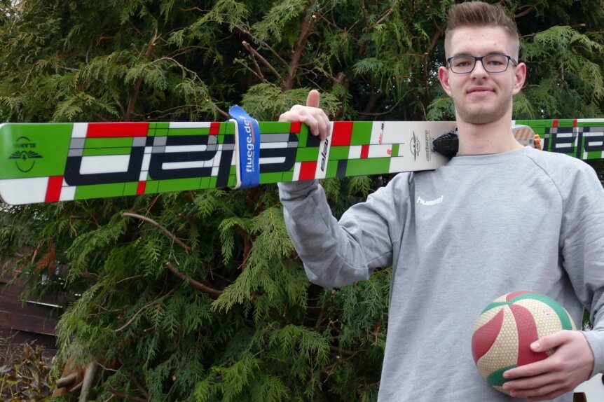 Sprungkraft zahlt sich nun am Netz aus - Seine Sprungski hat Nick Obendorf noch immer, doch den Fokus richtet der 18-jährige Borstendorfer nun auf den Volleyball. 