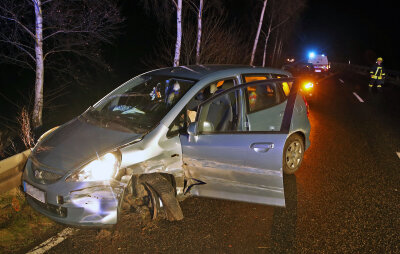 St. Egidien: Autofahrerin bei Unfall schwer verletzt - Eine 37-jährige Honda-Fahrerin kam in St. Egidien ins Schleudern.