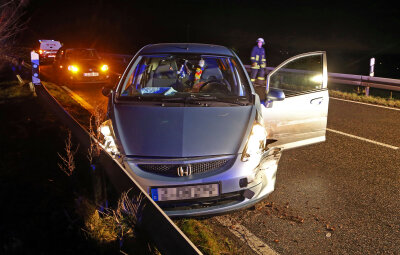 St. Egidien: Autofahrerin bei Unfall schwer verletzt - Bei dem Zusammenstoß mit der Leitplanke verletzte sie sich schwer.