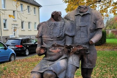St. Egidien: Köpfe von Kinderdenkmal abgeschlagen - Köpfe und Hände wurden vom Denkmal abgetrennt.