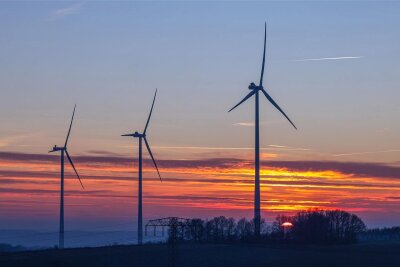 St. Egidien: Laut neuem Plan dürften Windräder gar nicht stehen - Zwischen Kuhschnappel und Lobsdorf stehen insgesamt sechs Windkraftanlagen. Sie sind deutlich höher als ihre Vorgänger. Im neuen Windplan sind sie bisher nicht berücksichtigt.