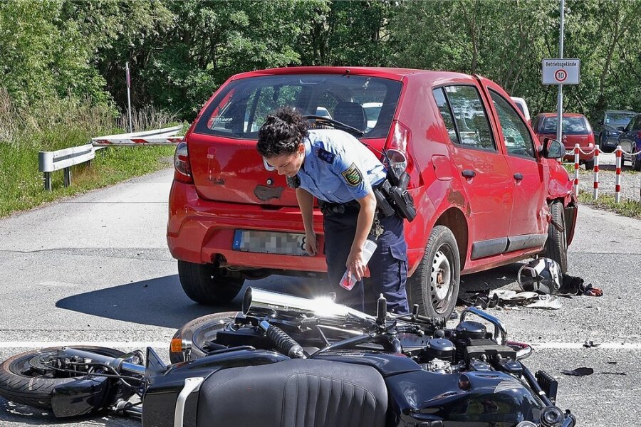 Dieser schwere Unfall zwischen einem Motorrad und einem Pkw ereignete sich am Donnerstag in St. Egidien.