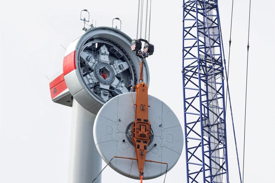 St. Egidien will von Windrädern auf seinem Gebiet profitieren - Im Herbst wurden zwei neue Anlagen im Windpark Kuhschnappel aufgestellt, eine dritte folgt 2024.