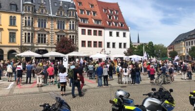 Staatsanwalt ermittelt gegen Leiter des Polizeireviers Zwickau - Impfgegner-Kundgebung statt Familienfest: Die Organisatoren hatten sich vor Gericht gegen die Stadt Zwickau durchgesetzt. 