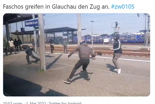 Am Bahnhof Glauchau warfen am Sonntagvormittag Anhänger des III. Weges Steine auf einen Zug, in dem Gegendemonstranten unterwegs nach Zwickau waren.