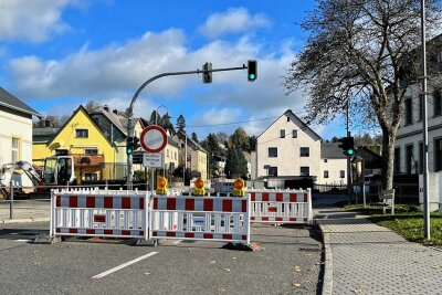 Staatsstraße in Großrückerswalde bleibt eine Woche länger gesperrt - Die Vollsperrung in Großrückerswalde wird voraussichtlich am Freitagnachmittag aufgehoben. 