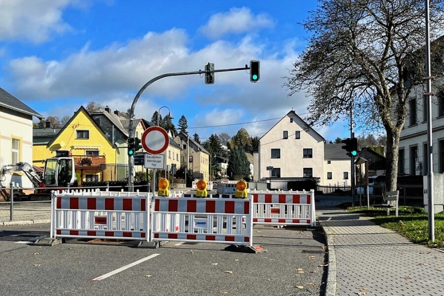 Staatsstraße in Großrückerswalde bleibt eine Woche länger gesperrt - Die Vollsperrung in Großrückerswalde wird voraussichtlich am Freitagnachmittag aufgehoben. 