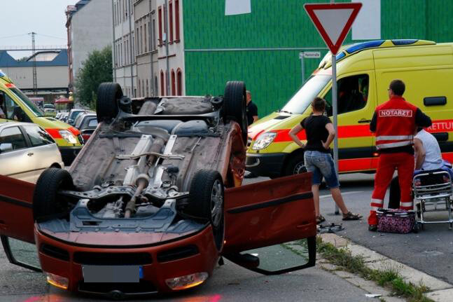 Stadt Chemnitz will Unfallkreuzungen auf der Hainstraße entschärfen - An der Kreuzung Peterstraße/Hainstraße kommt es immer wieder zu schweren Unfällen. Hier wurden im August 2011 zwei Kinder und die Fahrerin eines Skoda schwer verletzt.