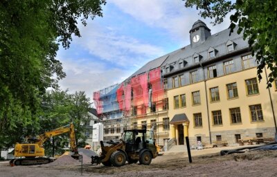 Stadt erhält weitere Finanzhilfe für den Umbau ihrer Oberschule - Noch ist die Oberschule Beierfeld eine Baustelle. Doch mit Beginn des Schuljahres 2022/23 soll hier wieder Unterricht stattfinden.