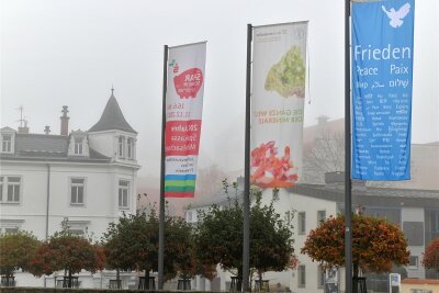 Stadt Freiberg hisst Friedensfahne