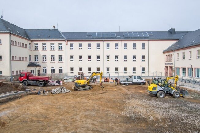 Noch bis 2023 werden die Arbeiten an der Friedrich-Schiller-Schule in Bad Schlema dauern. 