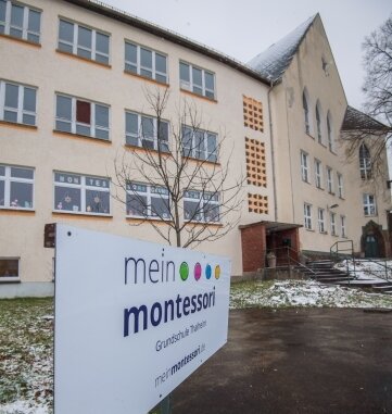 Einziger Mieter im riesigen Gymnasium: die Montessori-Schule.