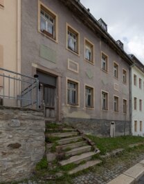 Stadt lässt ruinöses Wohnhaus abreißen - Das ehemalige Wohngebäude an der Oberen Wolkensteiner Gasse 14 in Annaberg-Buchholz soll abgerissen werden. 