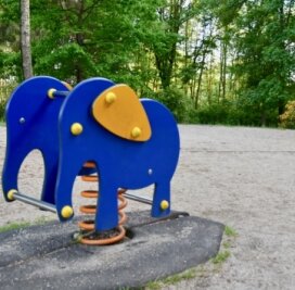 Stadt plant Neubau von Rutschturm - Neben dem Wipp-Elefant auf dem Spielplatz am Tierpark in Limbach-Oberfrohna soll eine Lücke geschossen werden. 