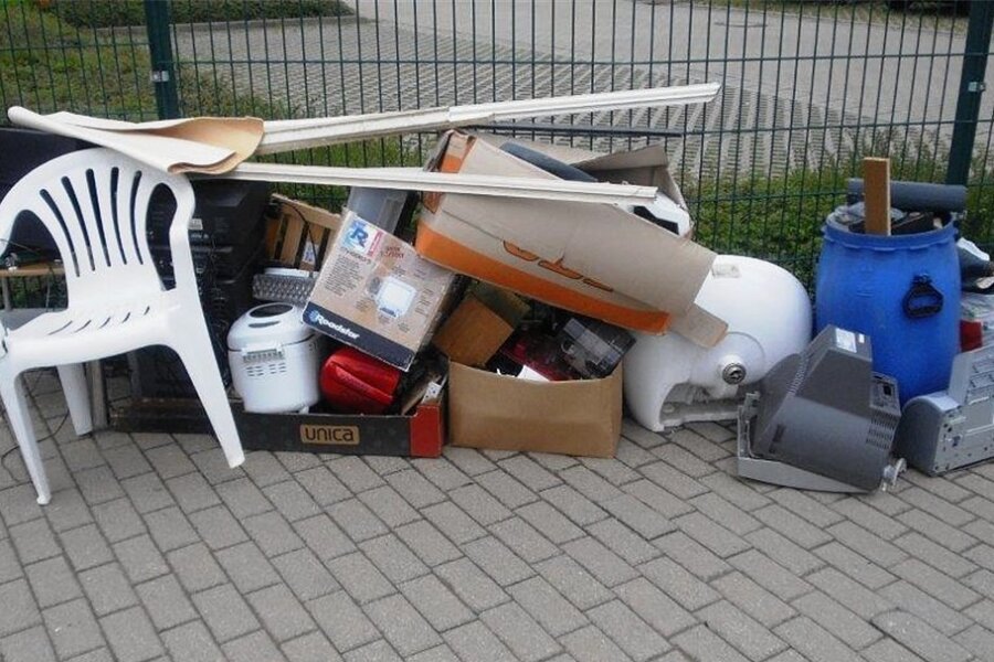 Stadt Plauen warnt Einwohner vor Müllsammelaktion - Die Plauener Stadtverwaltung warnt davor, Sachen, die nicht mehr benötigt werden, für Sammler auf die Straße zu stellen. 