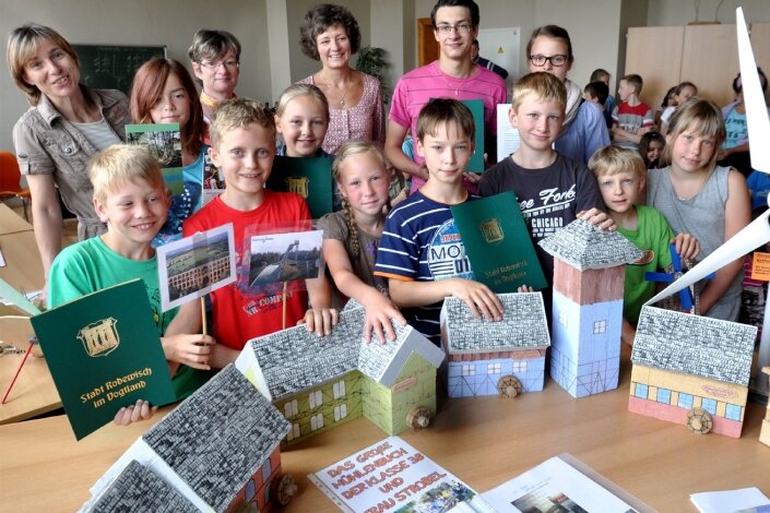 Stadt Rodewisch verleiht Schülerpreis - Erster Platz: Mühlenbuch - Am Montag wurde der Schülerpreis der Stadt Rodewisch verliehen. Auf Platz 1 kam das Mühlen-Projekt der Klasse 3b der Schiller-Grundschule.