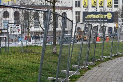 Bereits im März ließ die Stadt den Park sperren. Zuvor musste die Polizei den Platz räumen.