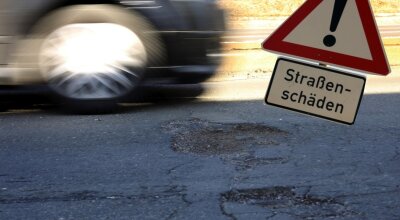 Stadt Zwickau muss für Schaden nach Schlagloch-Unfall zahlen - 