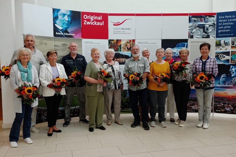 Stadt Zwickau würdigt Senioren - Gruppenfoto mit den ausgezeichneten Seniorinnen und Senioren.