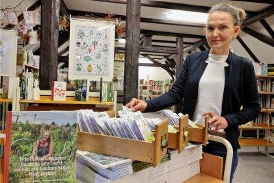 Stadtbibliothek in Glauchau leiht wieder Samen an Gärtner aus - Die Saatgut-Bibliothek von Glauchau mit der Chefin Birgit Jacob.