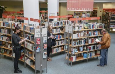 Stadtbibliothek soll länger öffnen - Stöbern und schmökern können sollen Besucher der Stadtbibliothek im Tietz künftig an einem Tag mehr pro Woche.