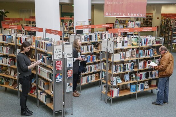 Stadtbibliothek soll länger öffnen - Stöbern und schmökern können sollen Besucher der Stadtbibliothek im Tietz künftig an einem Tag mehr pro Woche.