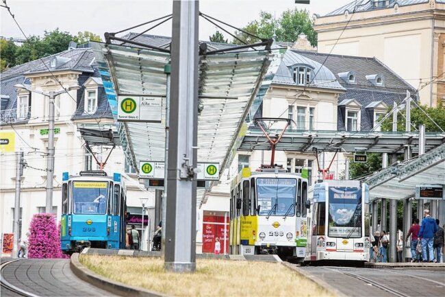 Stadtfest Plauener Frühling: Straßenbahn fährt häufiger - Der Straßenbahnknotenpunkt am Plauener Postplatz