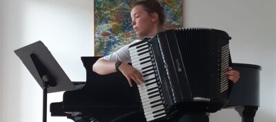 Stadtgeflüster: Chemnitzer Akkordeonspielerin gewinnt bei "Jugend musiziert" - Bundeswettbewerbssiegerin Anna-Lena Kreher. 