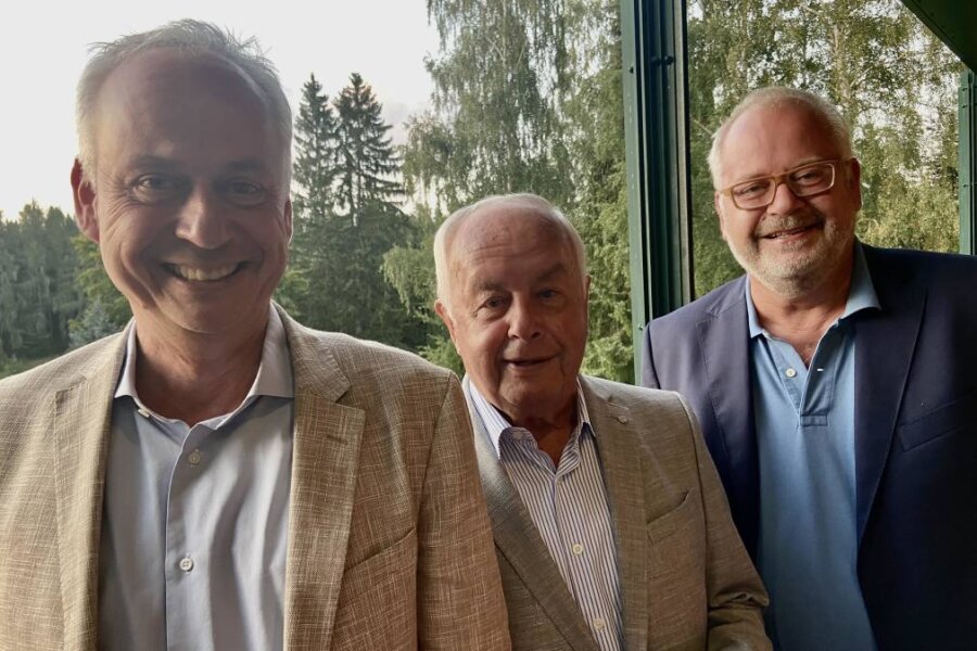 Stefan, Bernd und Andreas Wöllenstein (von links) leiten die Unternehmensgruppe und haben nach Karlsbad eingeladen.