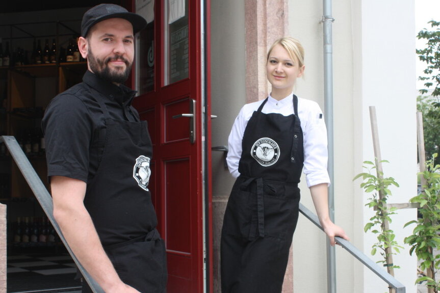 Stadtgeflüster: Vom Feinschmecker in den Fleischladen - Foto oben: Hanna Lehmann leitet jetzt gemeinsam mit Eric Heim die Küche im Fleischladen.