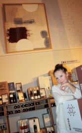 Stadtgeflüster: Wo die Herzen für die Kunst schlagen - Sylke Rothe zeigt in ihrem Weinhandel aktuell großformatige Arbeiten von Georg Dick.