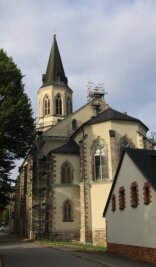 Stadtkirche Johann'stadt: Giebelkreuz nach Sturmschaden ersetzt - 