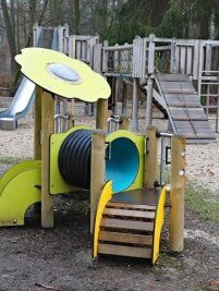 Stadtoberhaupt testet neue Spielgeräte am Parkteich - Auch die Anlage im Sahnpark ist attraktiver geworden. Der Förderverein Tiergehege hatte 2020 Geld für ein Kleinkinderspielgerät beschafft.